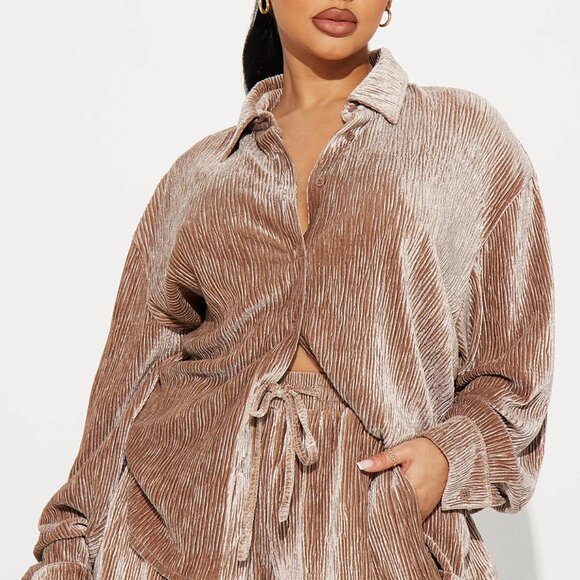 Jenelle Velvet Plisse Pant Set - Picture 2 of 6